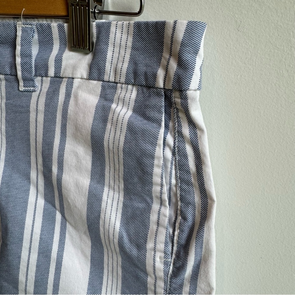 Old Navy White and Blue Strip Everyday Shorts Size 8 - Picture 3 of 7